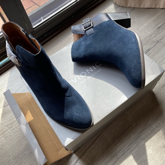 Never worn Sharp Black Combat boot - Picture 2 of 5